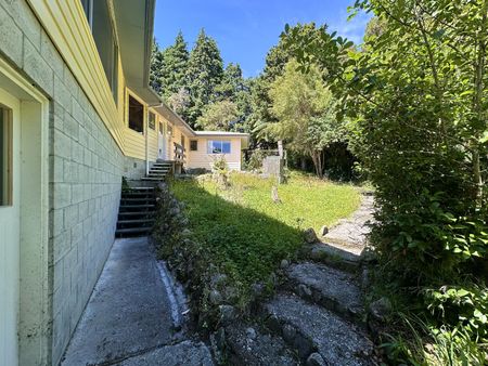 Cozy 4-Bedroom Home in Stokes Valley - Photo 5