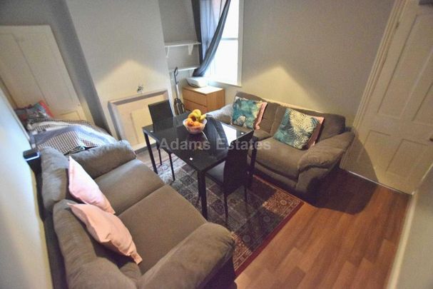 4 bedroom terraced house to rent - Photo 1