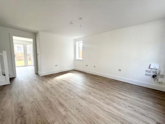 3 bedroom semi-detached house to rent - Photo 1