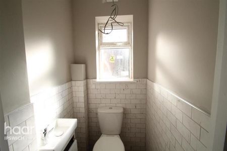 1 bedroom in a house share to rent - Photo 5