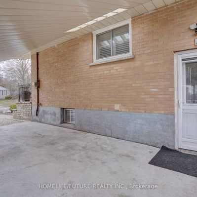 Private Basement apartment! Separate entrance! 1 Bed & 1 Bath!! - Photo 1