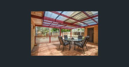 Fantastic family home in a great area! **Break Lease - $460/week until end of current lease 02/02/26 then $540/week for 12 months** - Photo 4