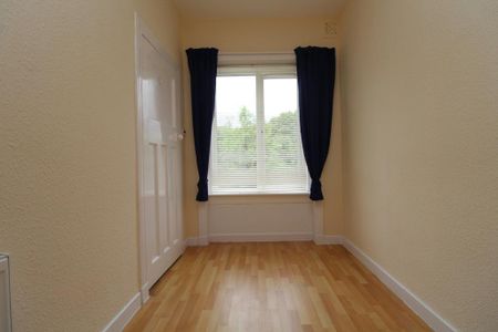 3 bedroom flat to rent - Photo 3