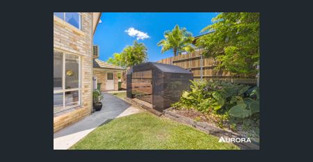 SPRAWLING FAMILY HOME! - Photo 2