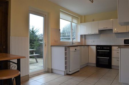 3 bedroom end of terrace house to rent - Photo 2