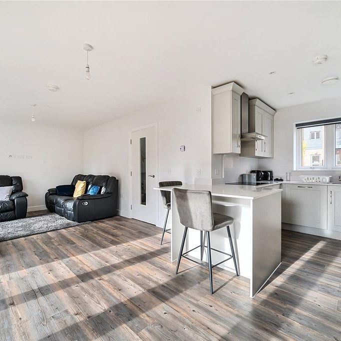 4 bedroom semi-detached house to rent - Photo 1