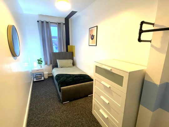 1 bedroom in a house share to rent - Photo 1