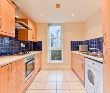 2 Bed Flat, Barrier Point Road, E16 - Photo 5