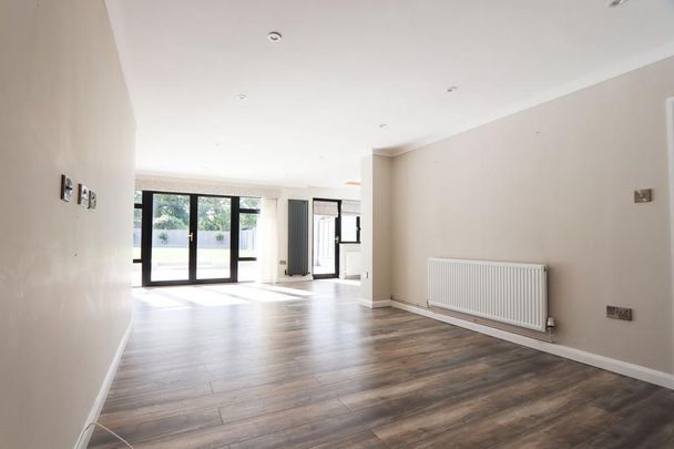 6 bedroom semi-detached house to rent - Photo 1