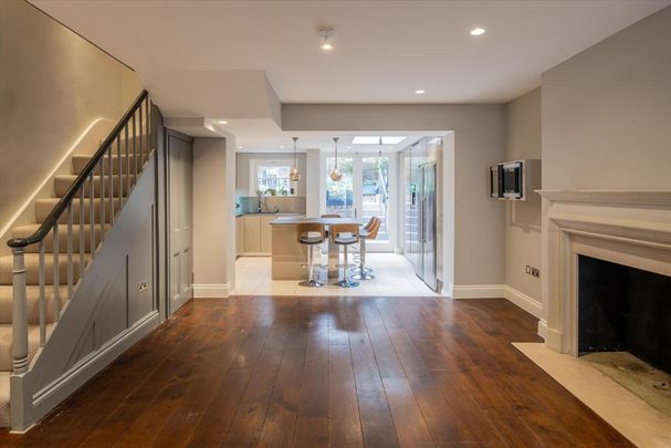 4 bedroom terraced house to rent - Photo 1