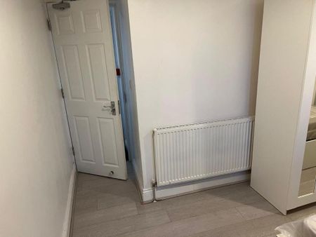 5 bedroom semi-detached house to rent - Photo 2