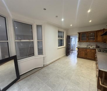 4 Bedroom House - Terraced To Let - Photo 2