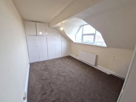 3 bedroom flat to rent - Photo 2