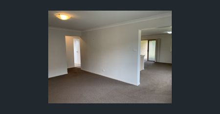 FOUR BEDROOM FAMILY HOME - GREAT LOCATION - Photo 2