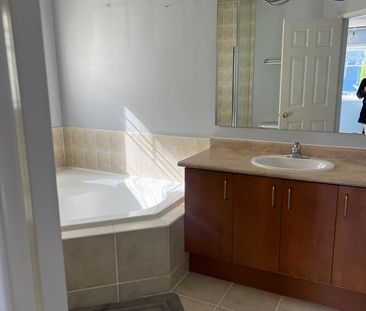 For Lease - 7 Settler's Court, Whitby, Ontario - Photo 6