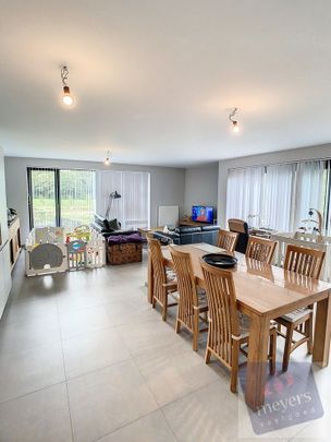 Modern appartement met terras en 2 autostaanplaatsen in Herk-de-Stad - Photo 1