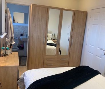 2 Bed Flat, Deep Pit Road, BS5 - Photo 2