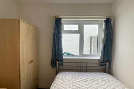 Bedroom House In Bournemouth, BH9 - Photo 3
