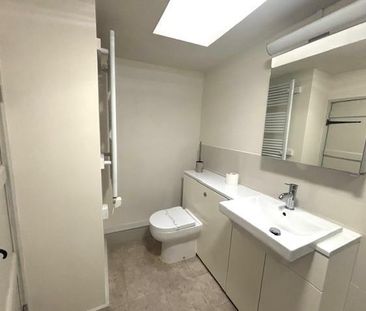 2 bedroom character property to rent - Photo 6