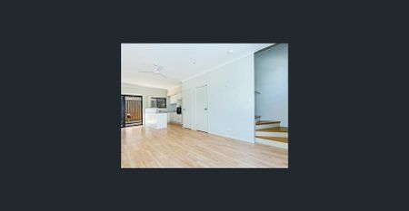 Beautifully Appointed Townhouse for Rent - Photo 5