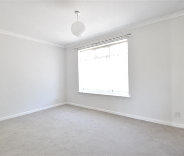 Pound Court, Ashtead - Photo 4