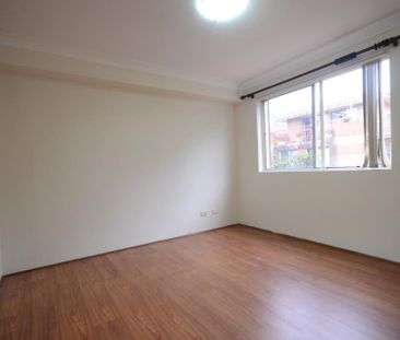 In the Heart of Town-Walk to Station&excl; - Photo 5