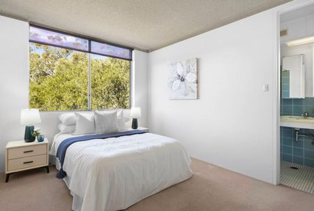 Stunning Waterfront Apartment with Panoramic Bay Views - Photo 5