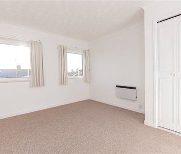 A second floor spacious and light apartment situated close to the c... - Photo 4