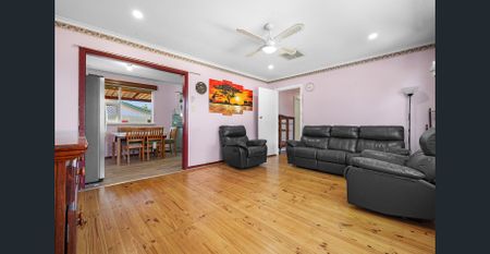 🏡 Comfortable Family Home in a Quiet Gilles Plains Location 🌿 - Photo 2