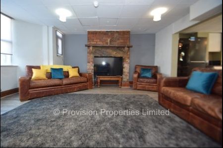 8 Bedroom Student Properties in Hyde Park - Photo 4