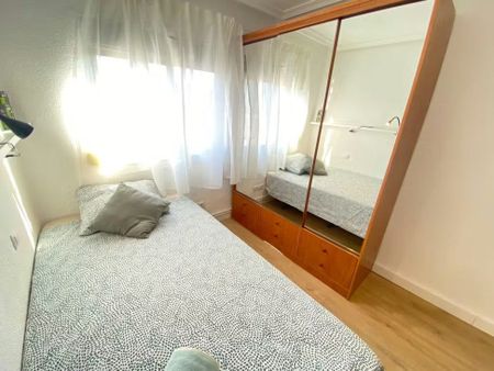 Calle de Benalmádena, Madrid, Community of Madrid 28018 - Photo 2