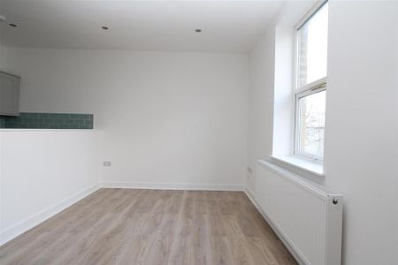 2 bedroom semi-detached house to rent - Photo 3