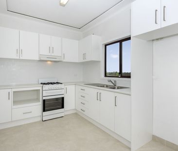 Neat 3 Bedroom Home - Photo 4