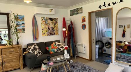 Spacious studio private unit with a garage. - Photo 4