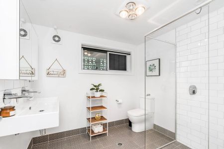 Modern ground floor flat - Electricity, Water & Wi-fi included - Photo 4