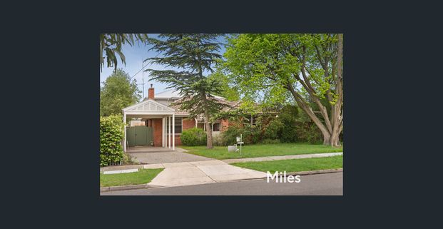 FABULOUS HOME IN A GREAT LOCATION! - Photo 1