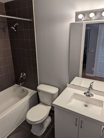 For Lease - 2240 Lakeshore Boulevard Unit# 304, Toronto, Ontario - Photo 2