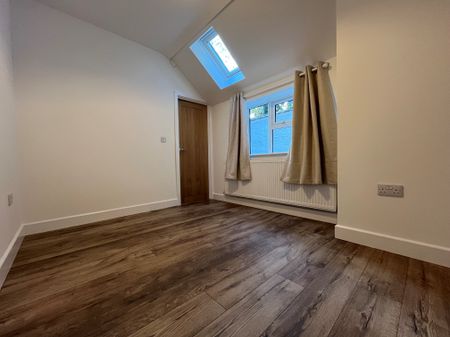 Dove Bank, Uttoxeter - Photo 2