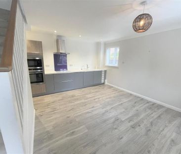 1 bedroom semi-detached house to rent - Photo 2