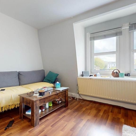 Studio to rent - Photo 1