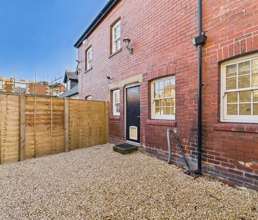 3 bedroom semi-detached house to rent - Photo 6