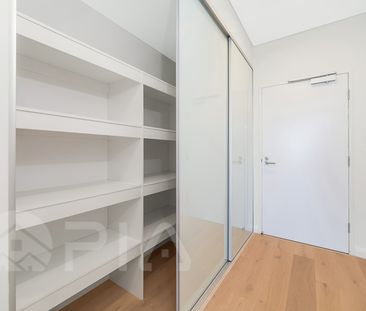 "Modern 1-Bedroom Apartment in Westmead's Premier Highline Tower" - Photo 1