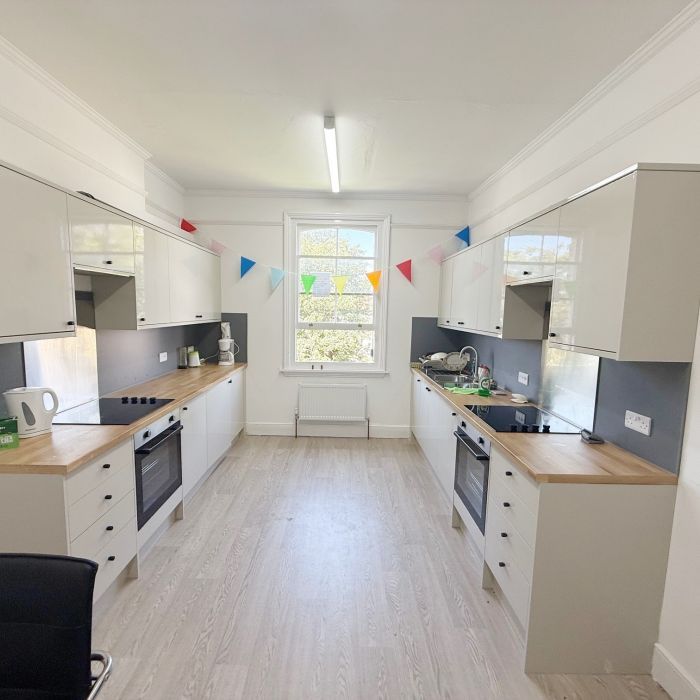 Bedsit Flat, The Drive, Hove - Photo 1