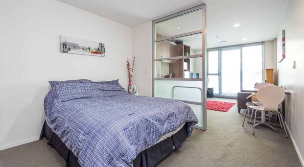 City-Central Apartment in The Beach - Photo 1