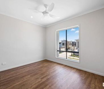 Modern Terrace Living with Space for Everyone - Photo 3