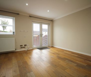 The Dell, Newton Mearns, Glasgow - Photo 2