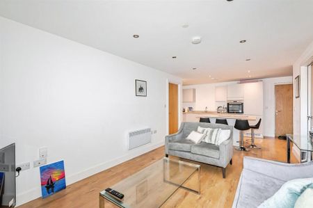 2 bedroom flat to rent - Photo 2