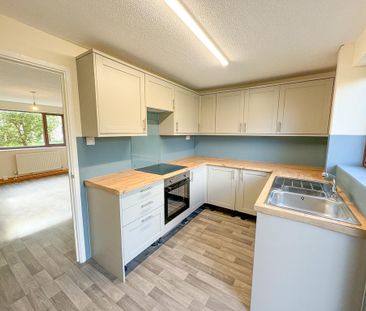 2 bedroom semi-detached house to rent - Photo 5