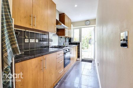 3 bedroom semi-detached house to rent - Photo 5