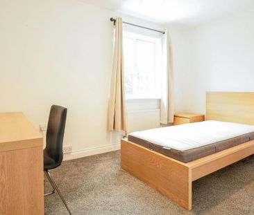 4 bedroom detached house to rent - Photo 4